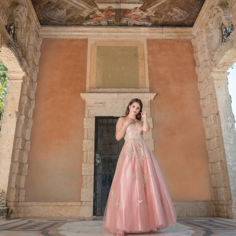 Pink prom dress// 15’s dress // sweet 16 dress.